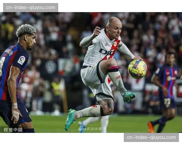 莱万全场5次关键扑救 西班牙人门将神级表现难救主