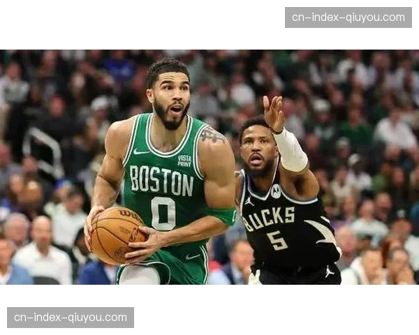 凯尔特人第三节窒息防守击溃太阳 单节30-11攻防高潮定局